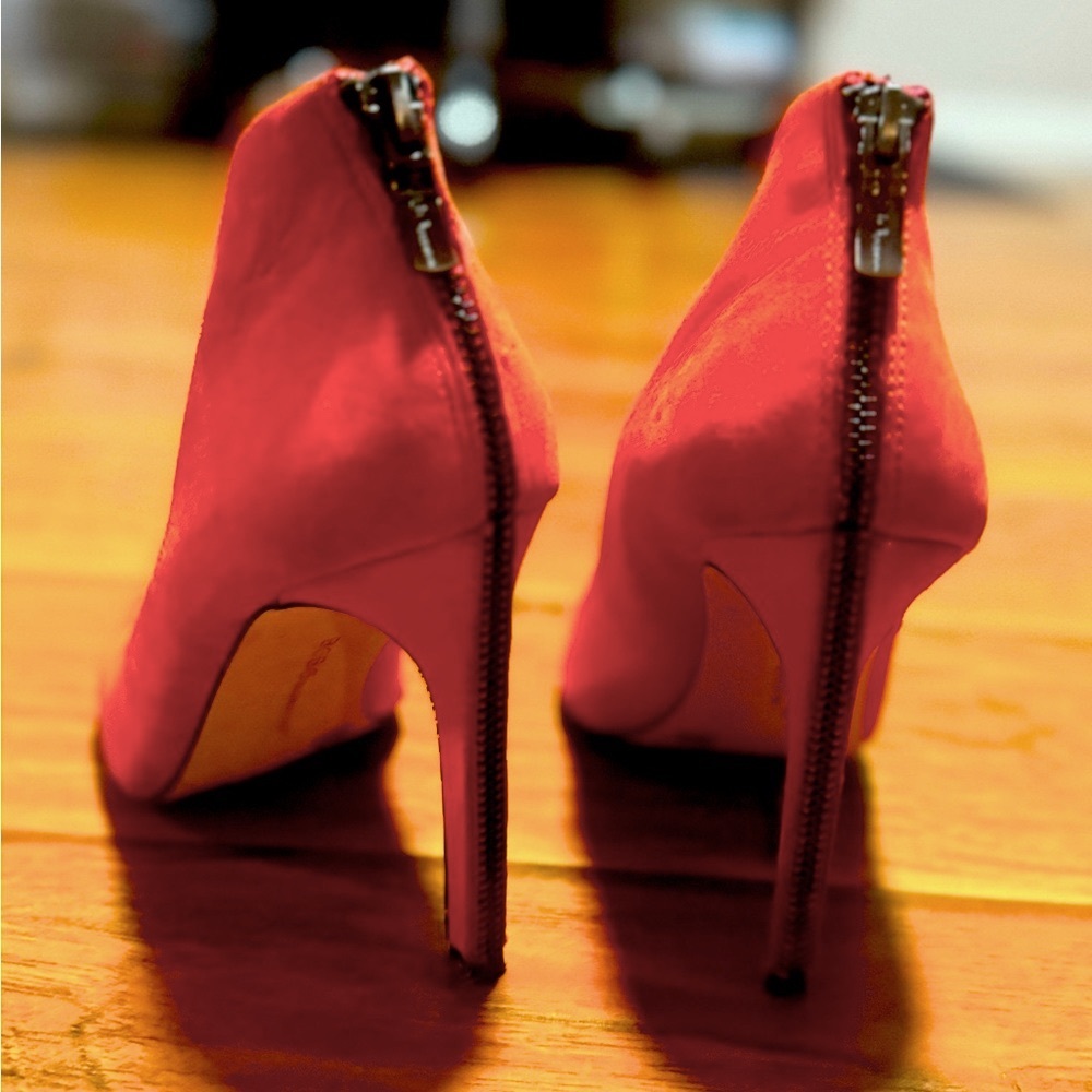 Red Heels - Picture 4 of 4